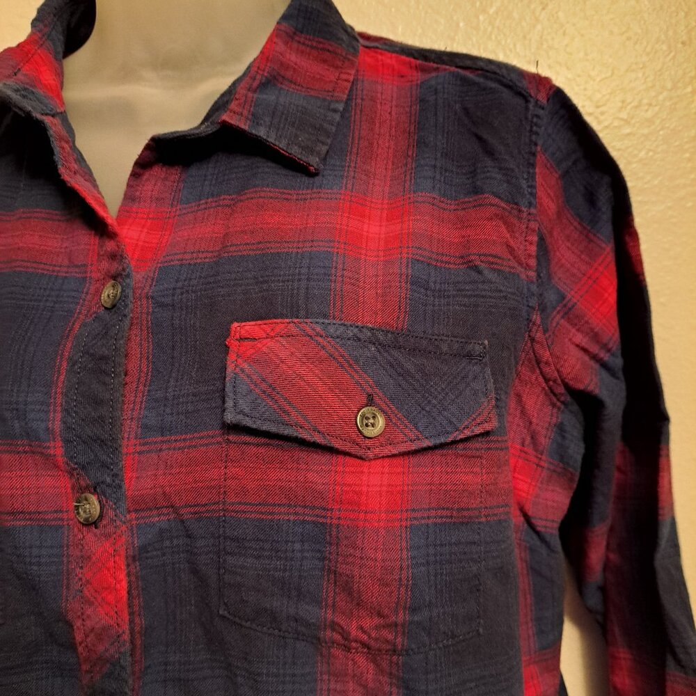 Eddie Bauer Classic Fit Long-Sleeve Red & Blue Plaid Flannel Shirt - Picture 2 of 7